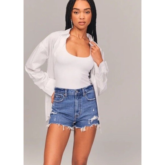 Abercrombie & Fitch High Rise Mom Shorts Distressed Medium Wash Size 31/12 - Picture 1 of 9